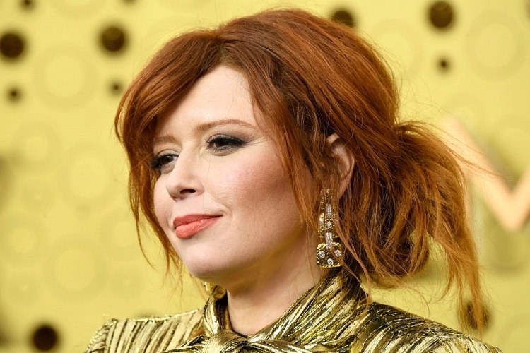 tono de cabello pelirrojo picante natasha lyonne