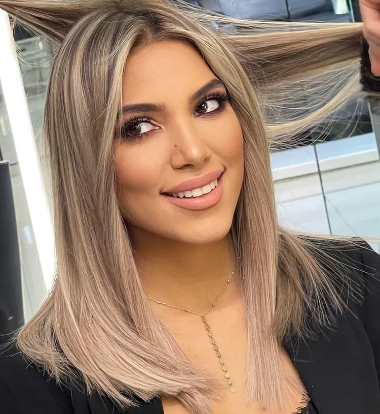 tinte rubio tono sobre tono mujer cabello mediano largo