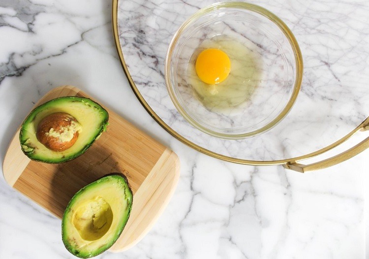 ¿Cómo lograr un cabello reluciente y liso como el que has estado anhelando? 11 - 【MioEstilo】 Mascarilla casera de aguacate y huevo de zanahoria para un pelo brillante
