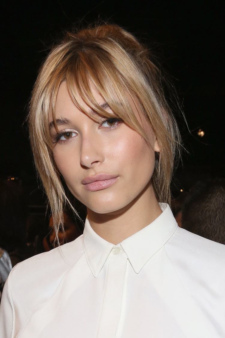 Maneras de peinar tu flequillo como todo un experto 4 - 【MioEstilo】 Cómo peinar tu flequillo de cortina como la tendencia del cabello de Hailey Bieber 2020