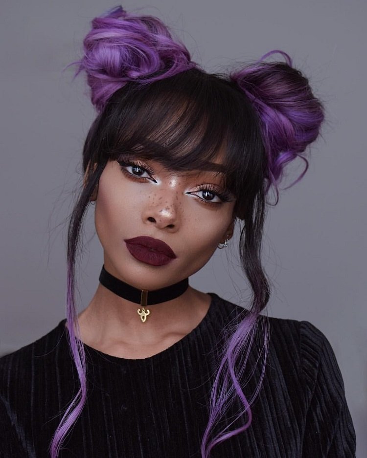 Maneras de peinar tu flequillo como todo un experto 18 - 【MioEstilo】 idea de peinado para mujer en verano flequillo cónico con moños espaciales estilo macarons para cabello largo