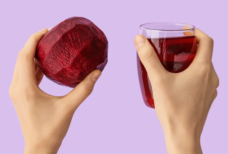 ¿De qué manera eliminar las canas sin recurrir a productos químicos? ¡El secreto definitivo para oscurecerlas! 6 - 【MioEstilo】 jugo de remolacha truco natural colorante vegetal primera mujer blanca con canas