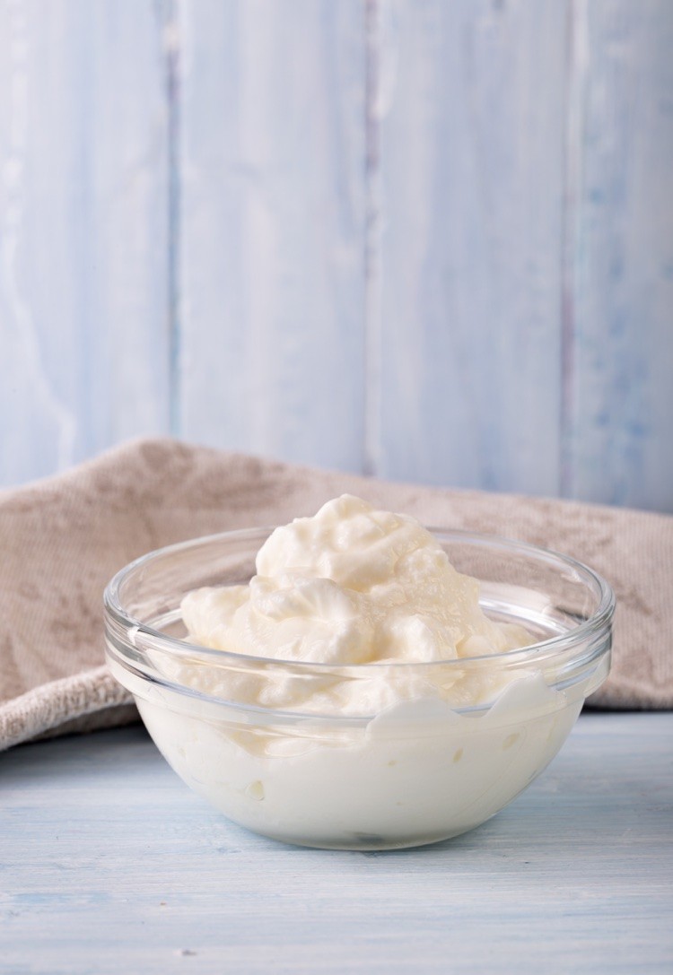 Mascarilla capilar anticaspa de yogur natural