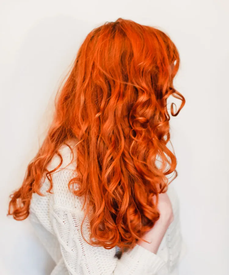 Consigue rizos sin la técnica de la banda para el cabello con calor.