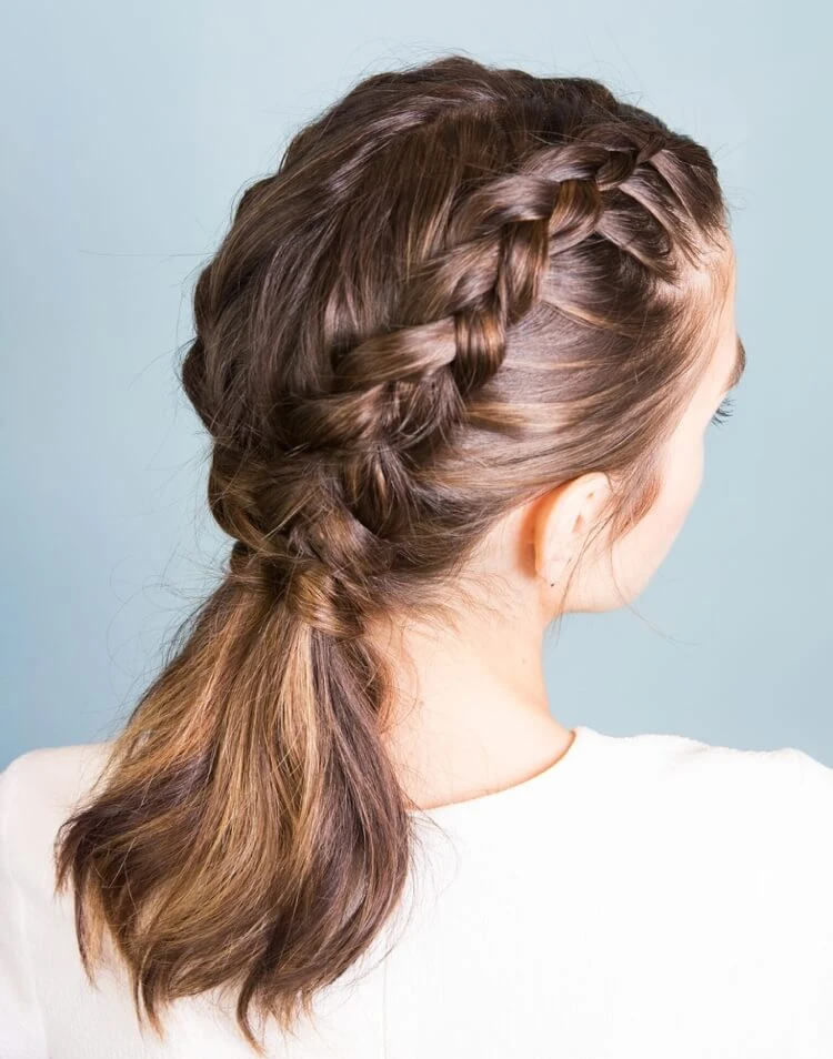 trenza francesa chapeada invertida con trenzas para longitud media