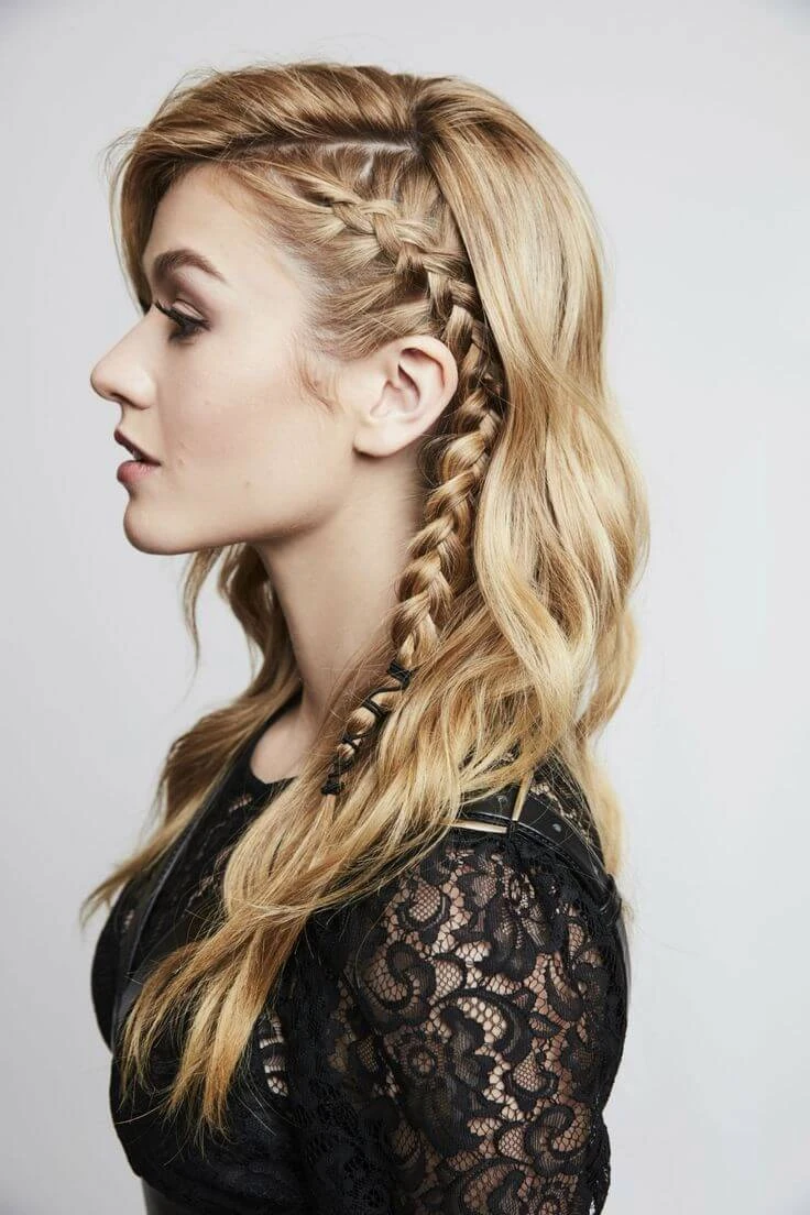 trenza lateral trenza caramelo pelo suelto