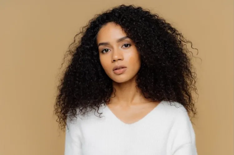 cómo lavar y cepillar el cabello rizado qué hacer para tener el cabello rizado