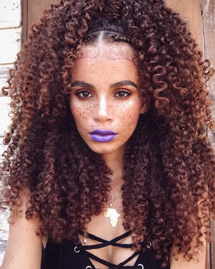 cómo cuidar el cabello rizado dañado esta primavera verano
