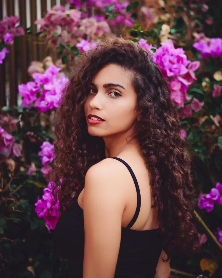 rutina de belleza para devolver la vitalidad a tu cabello naturalmente rizado esta primavera