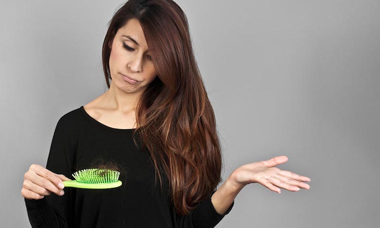 Cómo reparar los signos de pérdida de cabello a mitad de temporada
