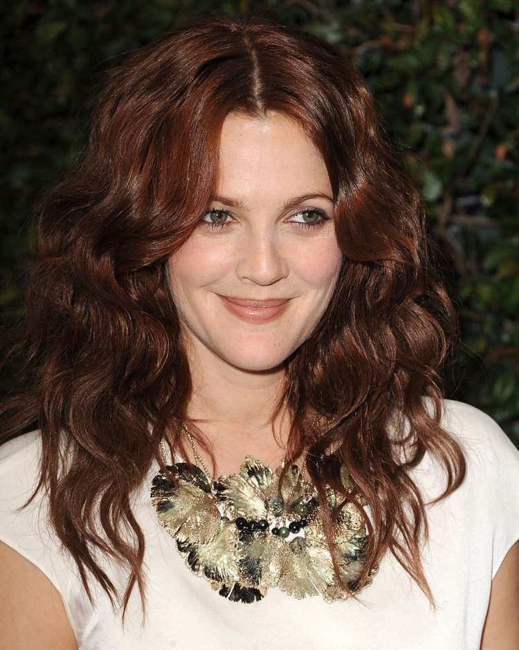 matices que te ayudarán a olvidar el rubio! 27 - 【MioEstilo】 Drew Barrymore melena extensa y ondulada tonalidad marrón caoba