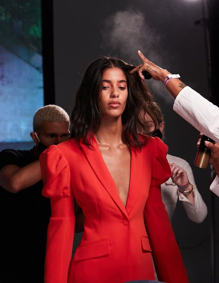 Tonos de cabello de tendencia para la primavera y verano de este año 3 - 【MioEstilo】 nuevas tendencias tonos de cabello primavera verano 2021 tendencia color cabello negro ébano