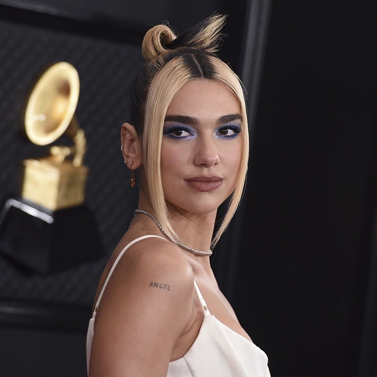 Tonos de cabello de tendencia para la primavera y verano de este año 2 - 【MioEstilo】 primavera verano 2021 tonos de cabello de moda raíces visibles cabello dua lipa