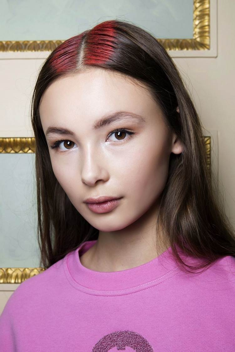 Tonos de cabello de tendencia para la primavera y verano de este año 15 - 【MioEstilo】 barrido inverso rojo en la primavera de 2021 tendencias de tinte de cabello castaño