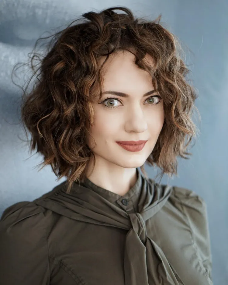 Corte de pelo para mujer "Niño Bob" ¿Ya conoces este nuevo corte? 4 - 【MioEstilo】 Niño Bob estilo de moda 2022 efecto despeinado en cabello rizado