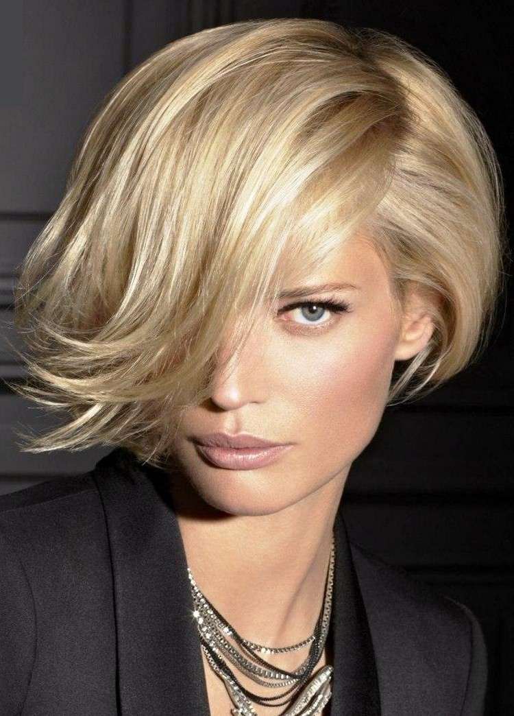 pelo de longitud media con corte desigual
