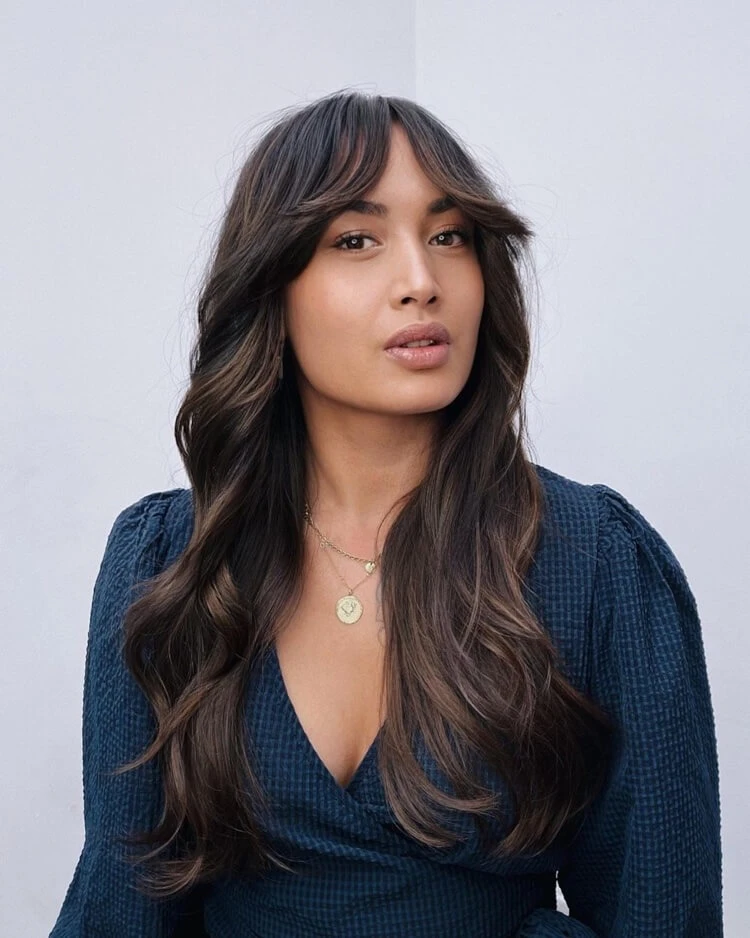 qué cortina se ajusta según el tipo de cabello peinado largo y ondulado