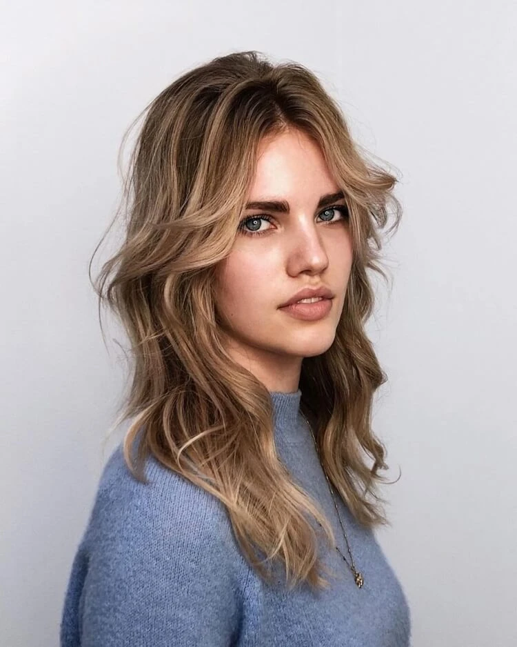 que flequillo de cortina para cabello medio largo con balayage