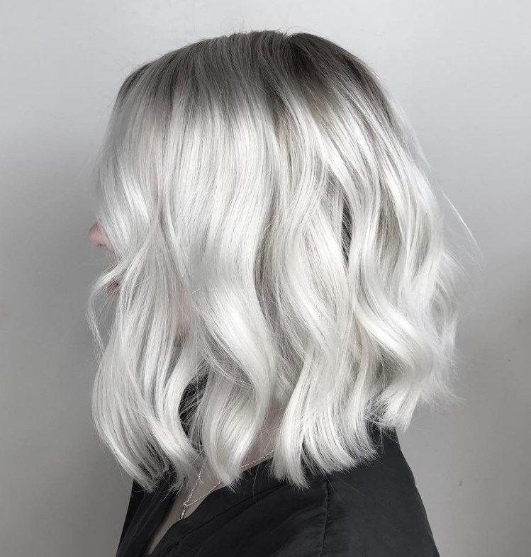 Elección del corte perfecto para el comienzo del nuevo curso escolar 17 - 【MioEstilo】 bob ondulado de color gris plateado largo y cuadrado