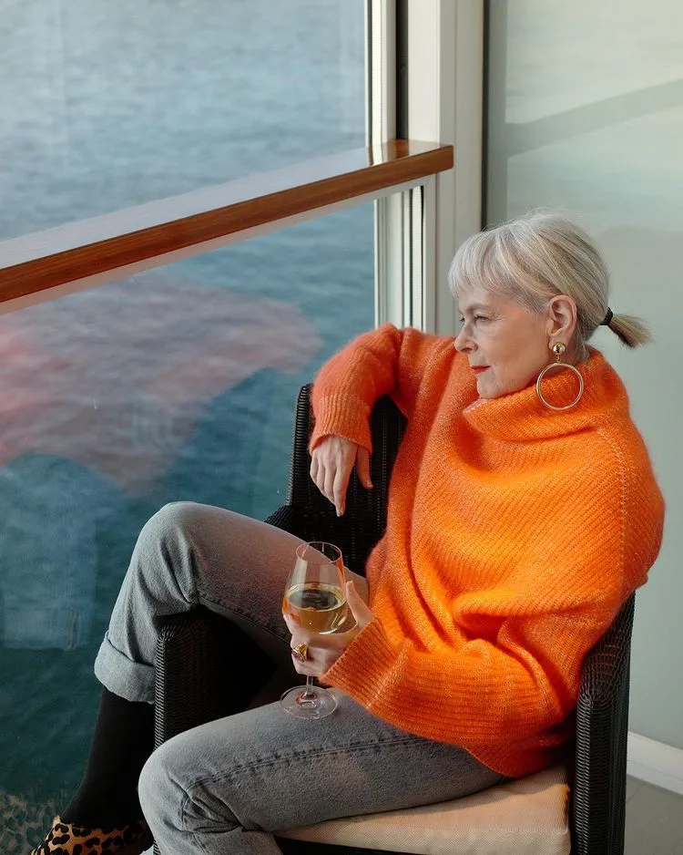 Cómo llevar canas a los 60