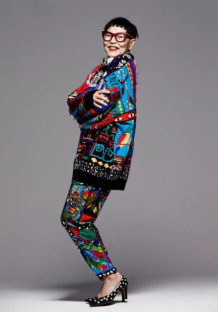 peinados cortos para mujeres mayores de 60 años con flequillo