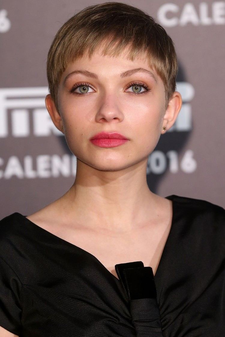 corte de pelo corto para mujer tazón de moda idea perfecta cara ovalada