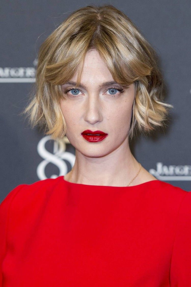 corte de pelo corto para mujer rubia flequillo cuadrado corto