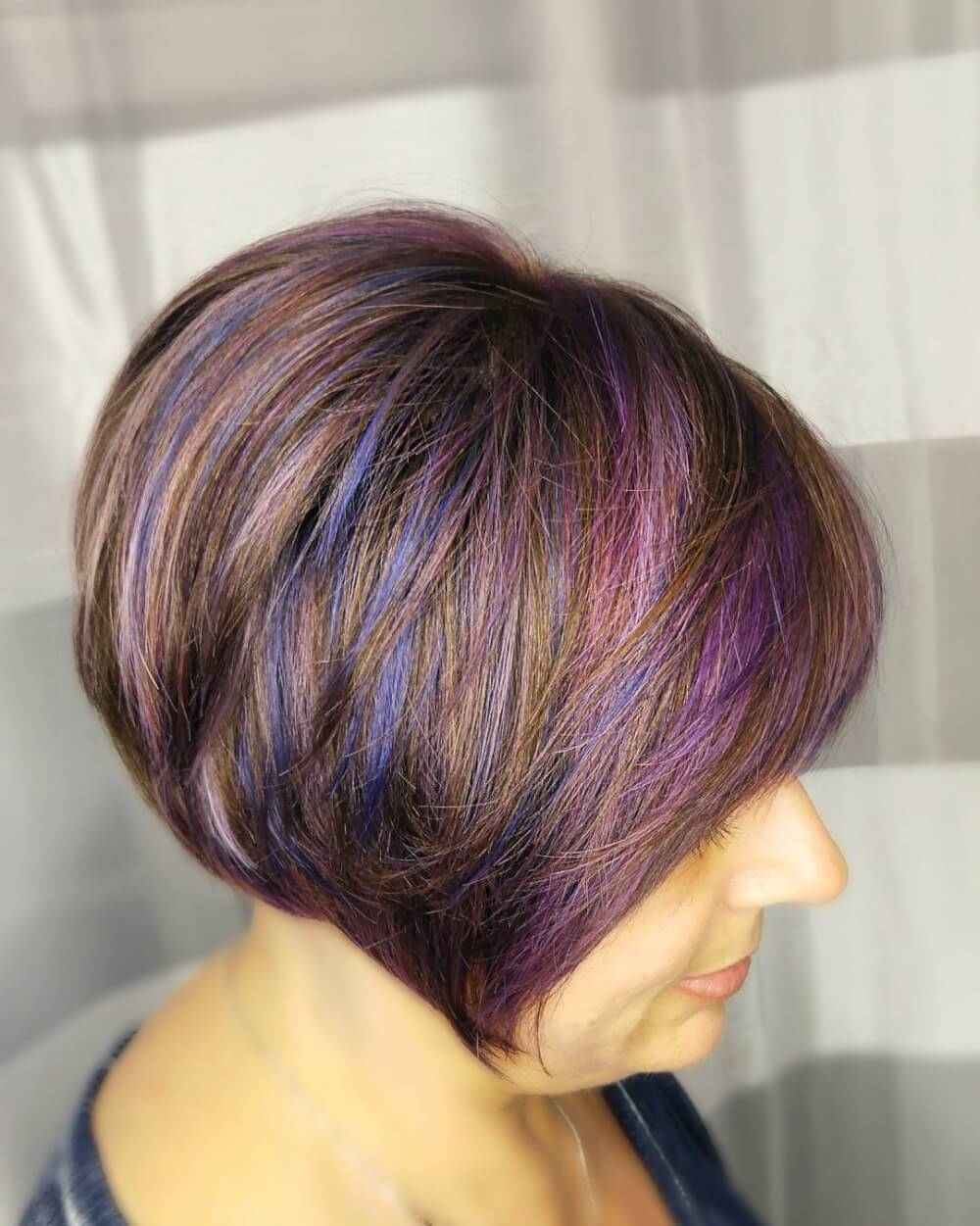 Corte de cabello con tonalidad cuadrada, tendencia para mujer de 50 años