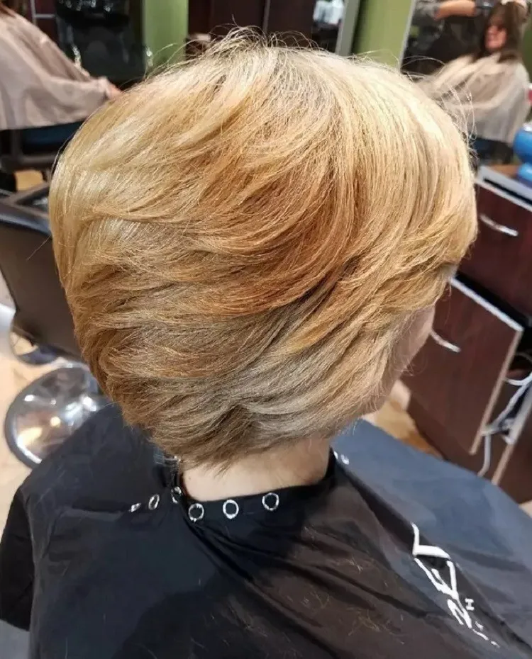 Pixie bob corte de pelo corto en capas mujer de los años 60 corte de pelo corto mujer con gafas