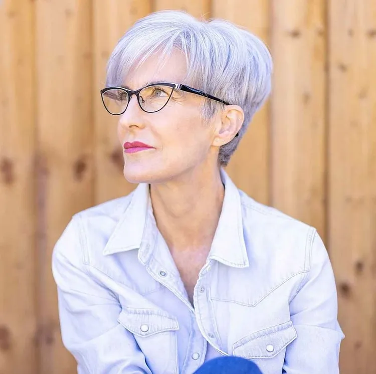 Corte de pelo corto mujer de 70 años con lentes ideas corte de pelo corto mujer facil de peinar