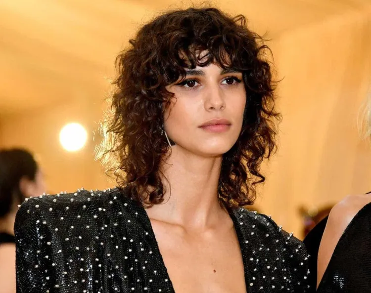 ¿Qué tendencia de peinado femenino está en boga para adoptar este año? ¡guía completa! 11 - 【MioEstilo】 corte de cabello mediano ondulado para mujer 2022