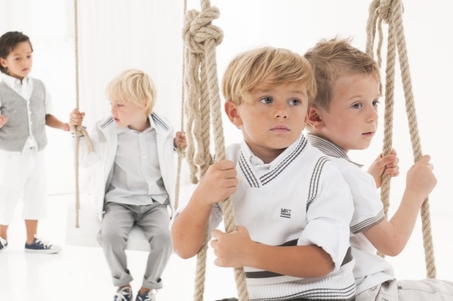 ideas de estilo para niños - esfera y puntas que fluyen corte de cabello con movimiento fluido-esfera-niño-niño