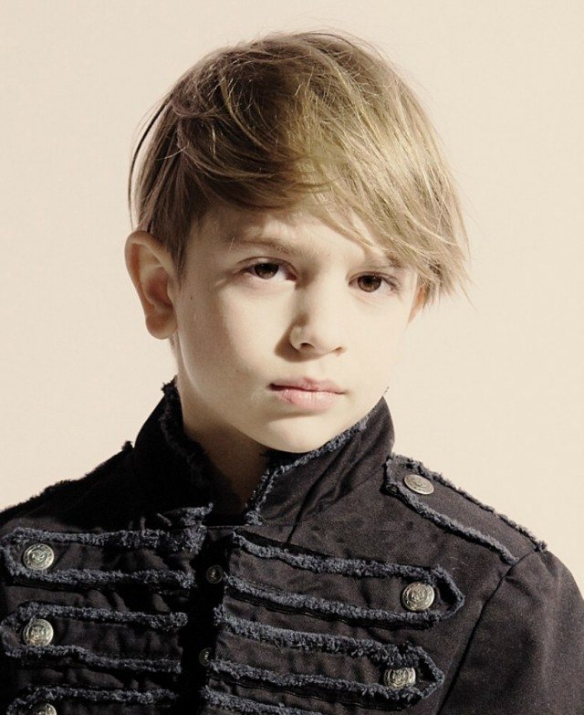 corte de cabello para jóvenes con look desenfadado corte de cabello juvenil desordenado3