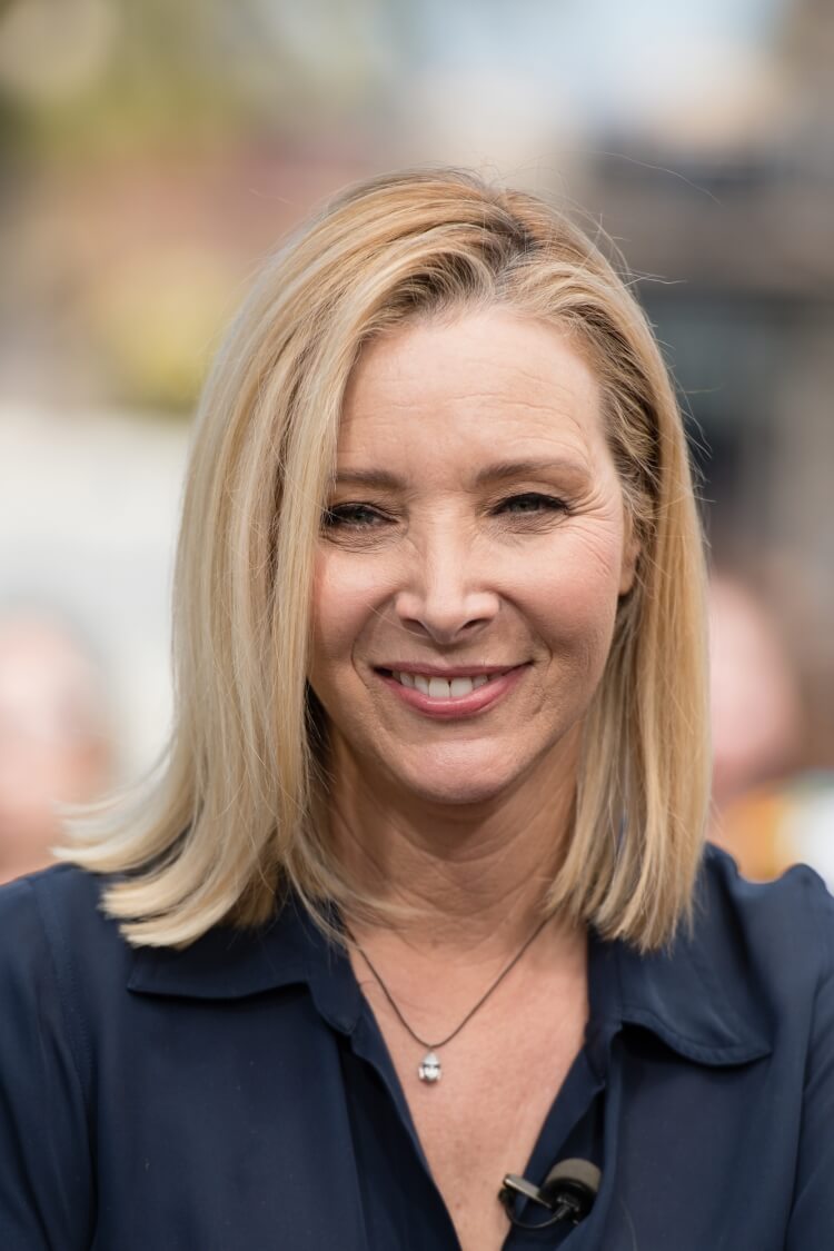 Peinados de longitud media para mujeres de 50 años 7 - 【MioEstilo】 corte de cabello lobulado de mujer de longitud media