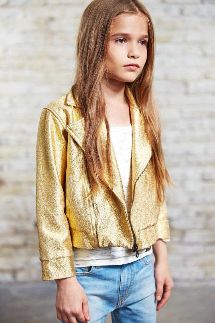 estilo capilar para menores - cabello largo - raya lateral suelta