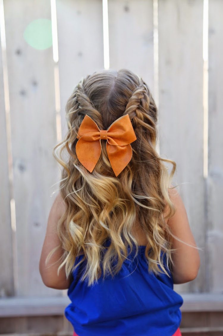 corte de cabello infantil-peinado-niña-cabello-rizado-lazo-trenzas