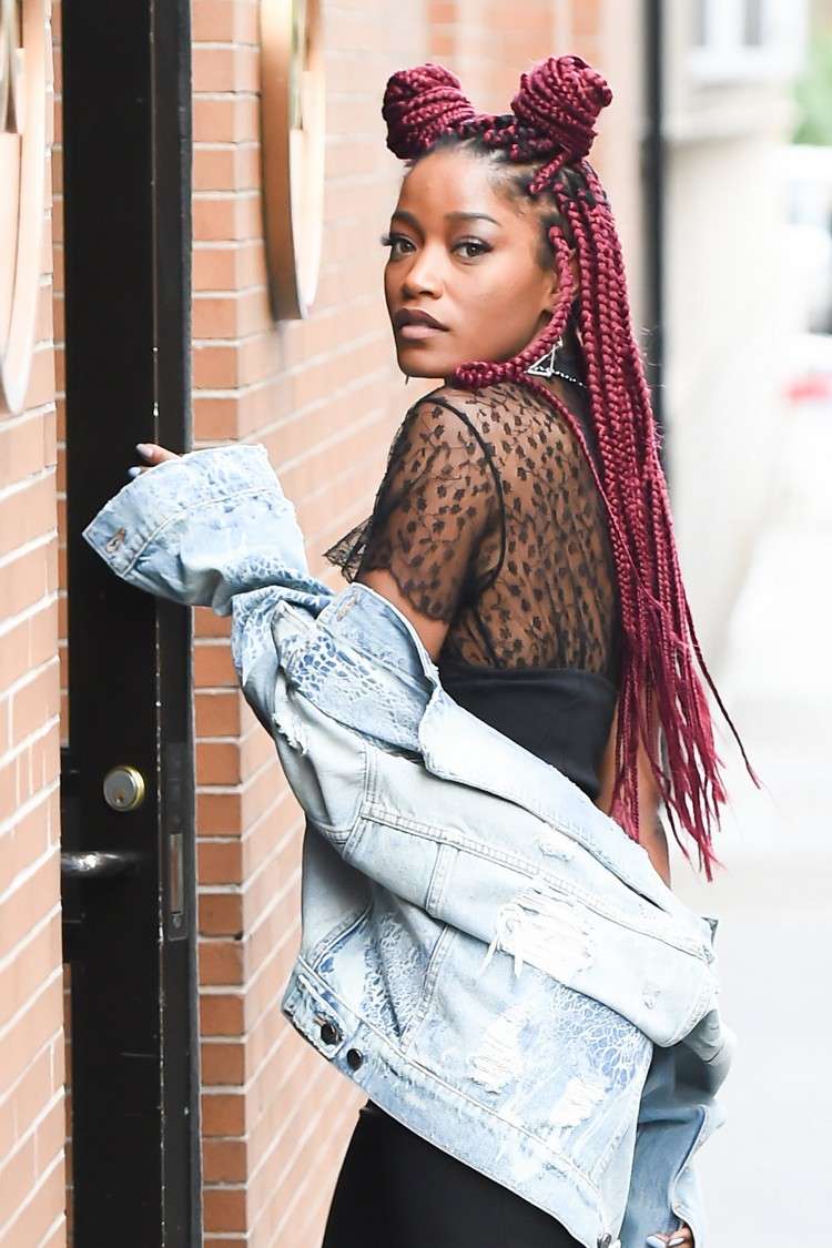 ¿Estás interesado en lucir un cabello colorado? 10 propuestas e inspiración 10 - 【MioEstilo】 Kiki Palmer cabello rojo peinado dread locks space bollos bollos altos se ven de moda