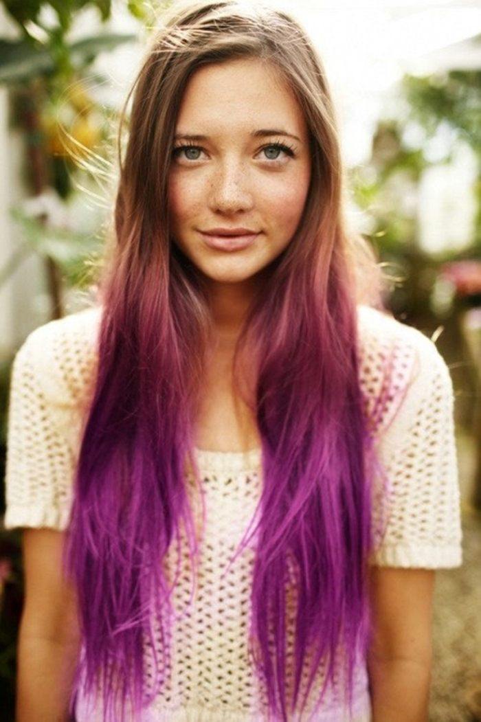 melena larga con ondas suaves y reflejos morados corte-de-cabello-tendencia-2015-morado-lame-artificiales