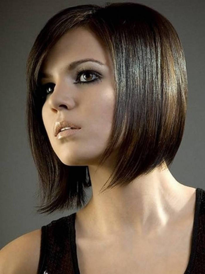 corte de cabello de moda 2015- bob medio corto con raya lateral y flequillo corte-de-cabello-tendencia-2015-bob-medio-corto-flequillo