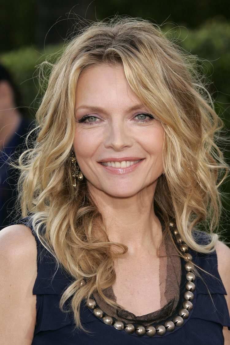 cara cuadrada corte de pelo mujer de 50s Michelle Pfeiffer con estilo