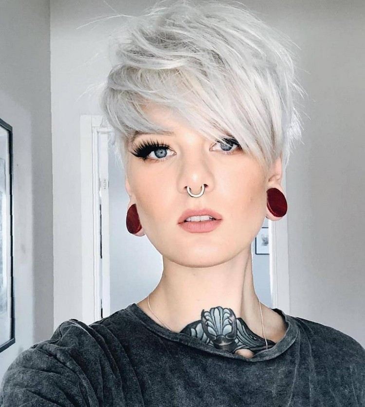 corte pixie muy corto corte desigual pelo blanco decolorado