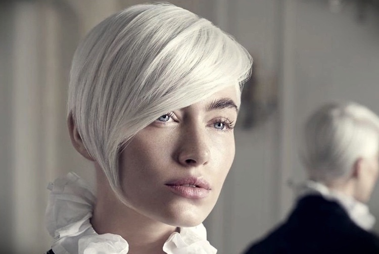 10 sugerencias de nuevos estilos de peinados para mujeres maduras 11 - 【MioEstilo】 corte de pelo corto asimetrico para mujer de pelo blanco