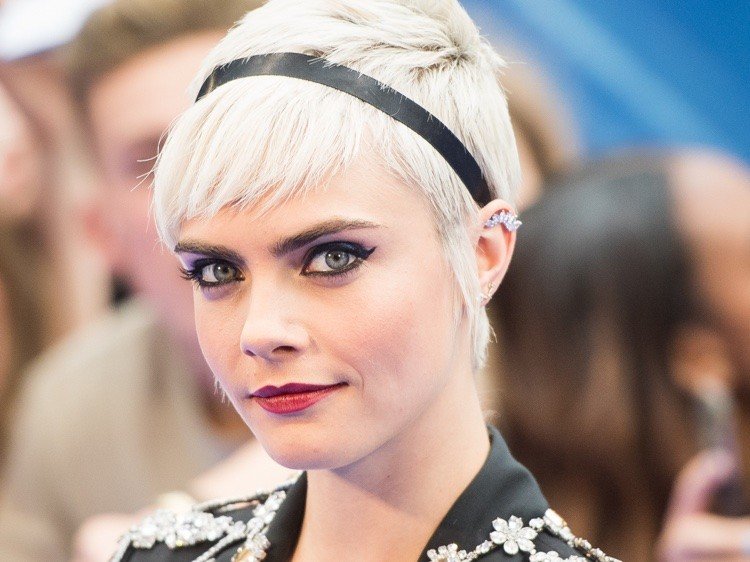 10 sugerencias de nuevos estilos de peinados para mujeres maduras 12 - 【MioEstilo】 cabello blanco tiara chico cara cortada delevingne