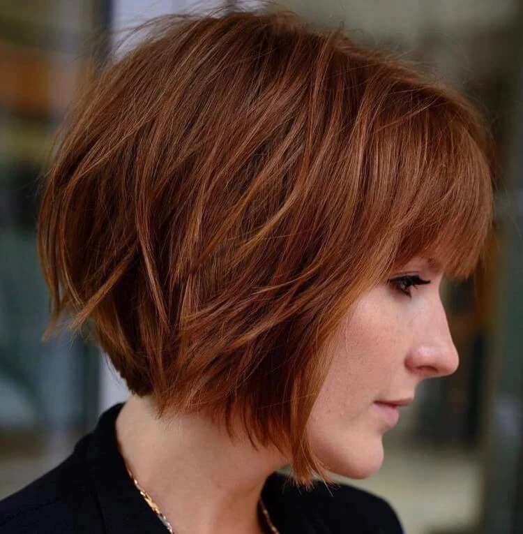 corte de pelo corto degradado mujer años 50 corto cuadrado capas finas coloración broux