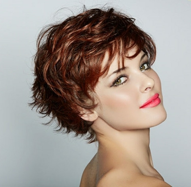 corte de melena corta señorita 2015 cabello castaño rizado cobrizo
