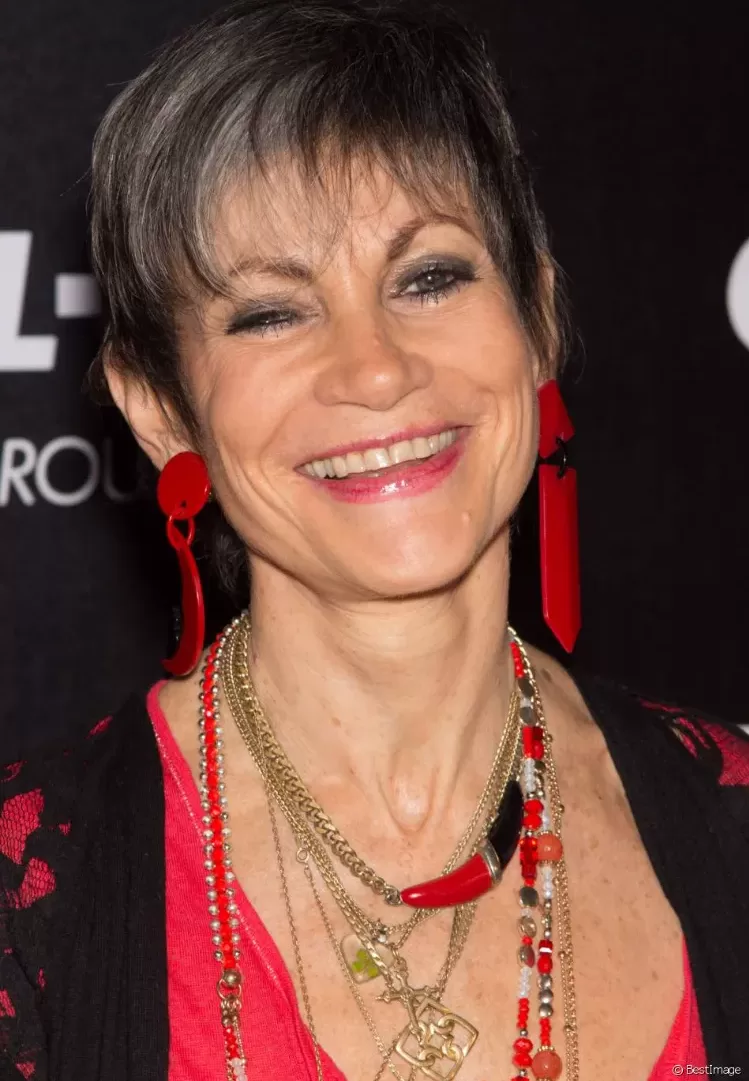 Corte de pelo básico: Para mujeres mayores de 60 años 3 - 【MioEstilo】 corte pixie idea corte de pelo corto mujer años 60 cabello blanco isabelle morini cabello gris delgado