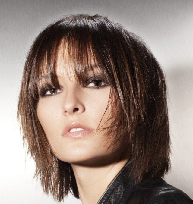 medio-corte-corto-largo-flequillo-afilado-este-año-cara-cuadrada