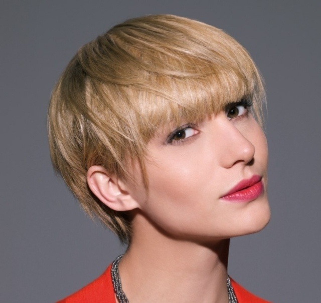 mujer-corte-corto-flequillo recto-afinado-este-año