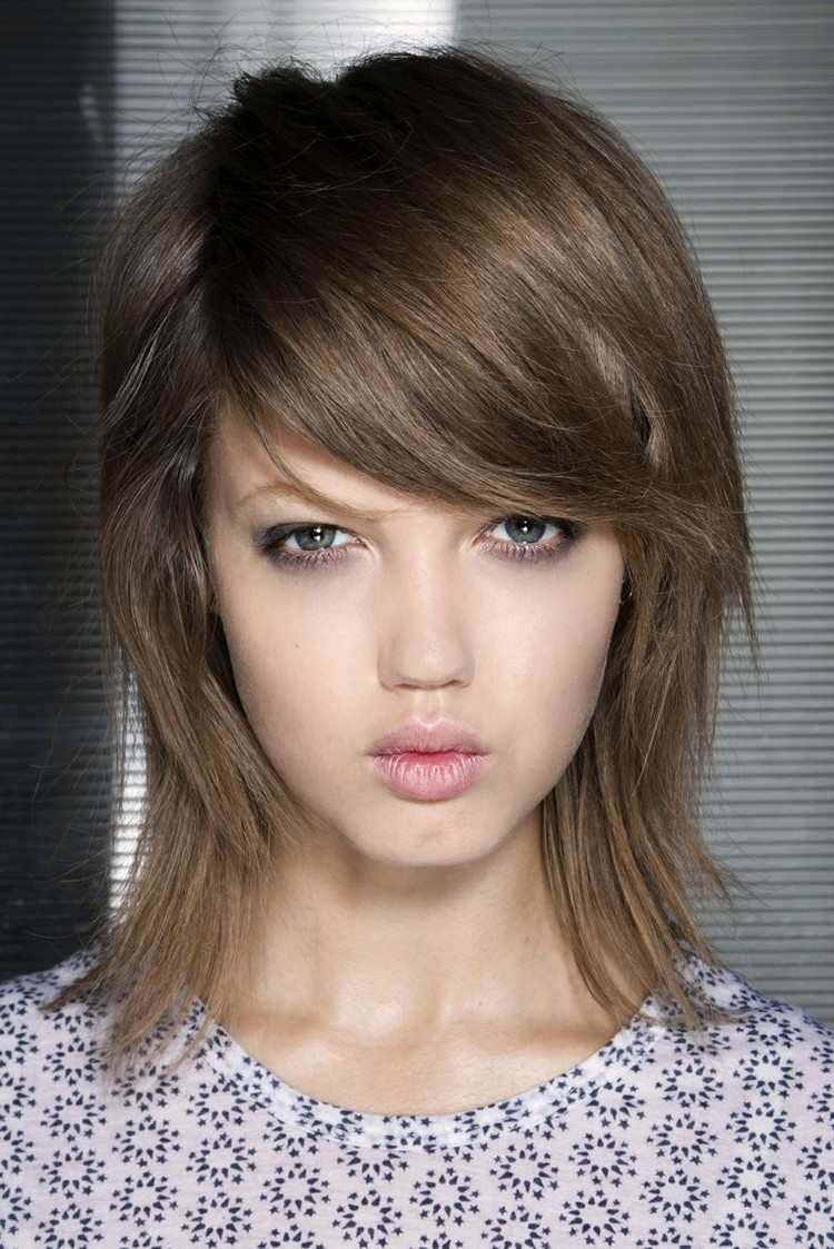 Estilo en capas para mujer ¿cómo incorporarlo a tu look? 15 - 【MioEstilo】 corte recto de corte bajo para mujer con flequillo cónico