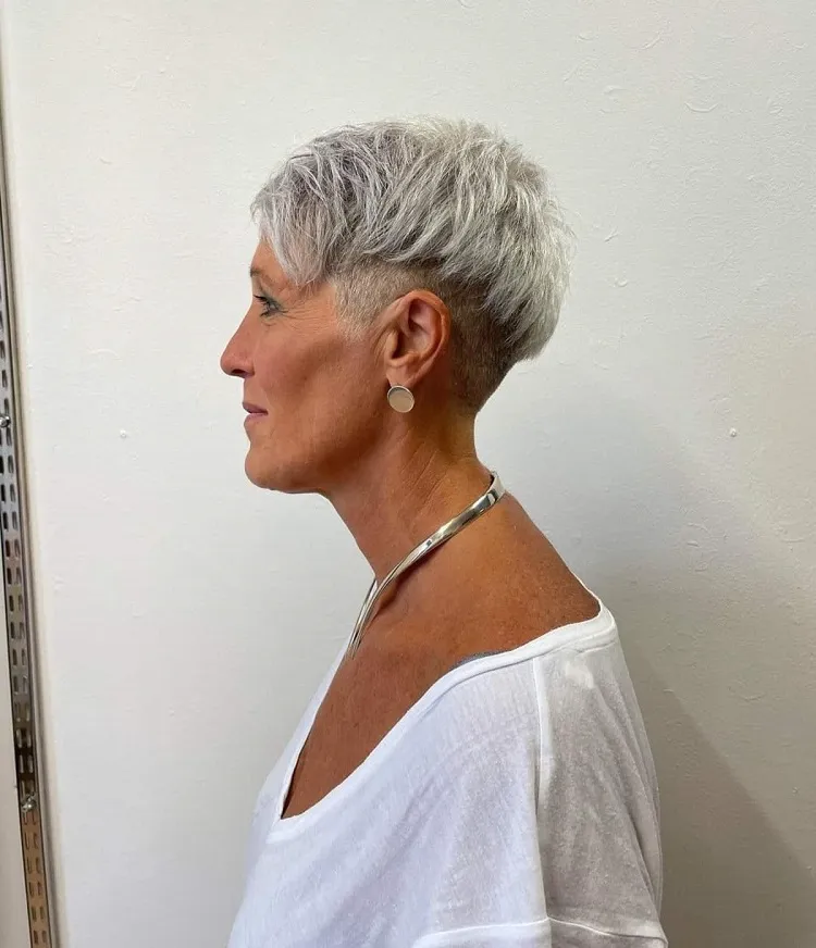 ¿Cuál es el mejor estilo de peinado para cabello gris según tu preferencia? ¡Descubre las modas actuales! 6 - 【MioEstilo】 Corte Pixie de mujer para cabello fino